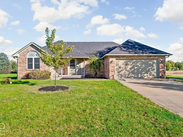 2420 E Mill Stream Dr, Greenfield, IN 46140