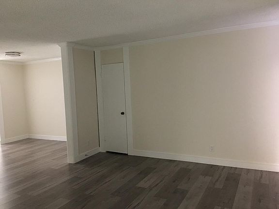 3rd image of 5250 Zelzah Ave APT 22