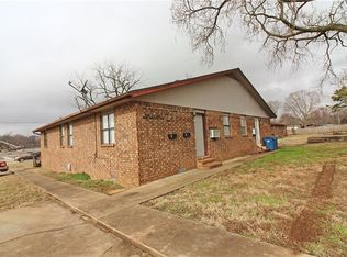 703 SE 4th St #B, Bentonville, AR 72712