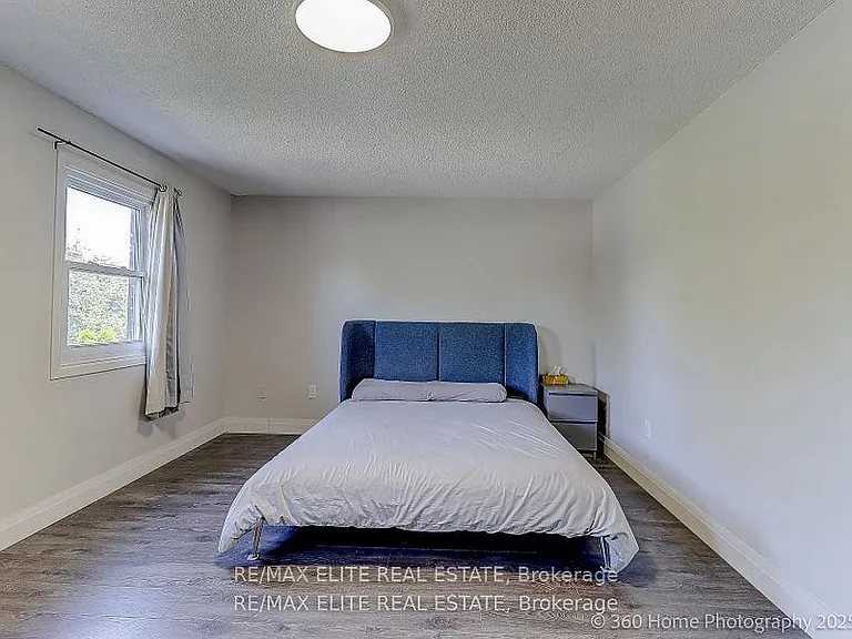 2032 Glenada Cres — Photo 16