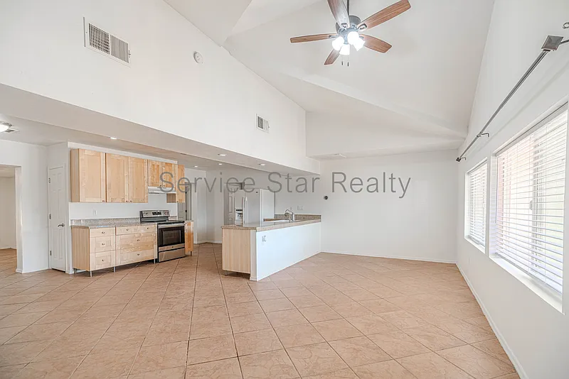 4 bed, 3.0 bath, 2280 sqft, $3,300 — Photo 4