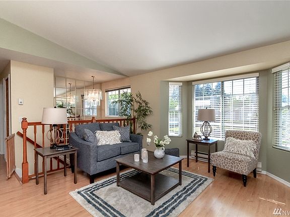 4th image of 3207 54th Ave NE