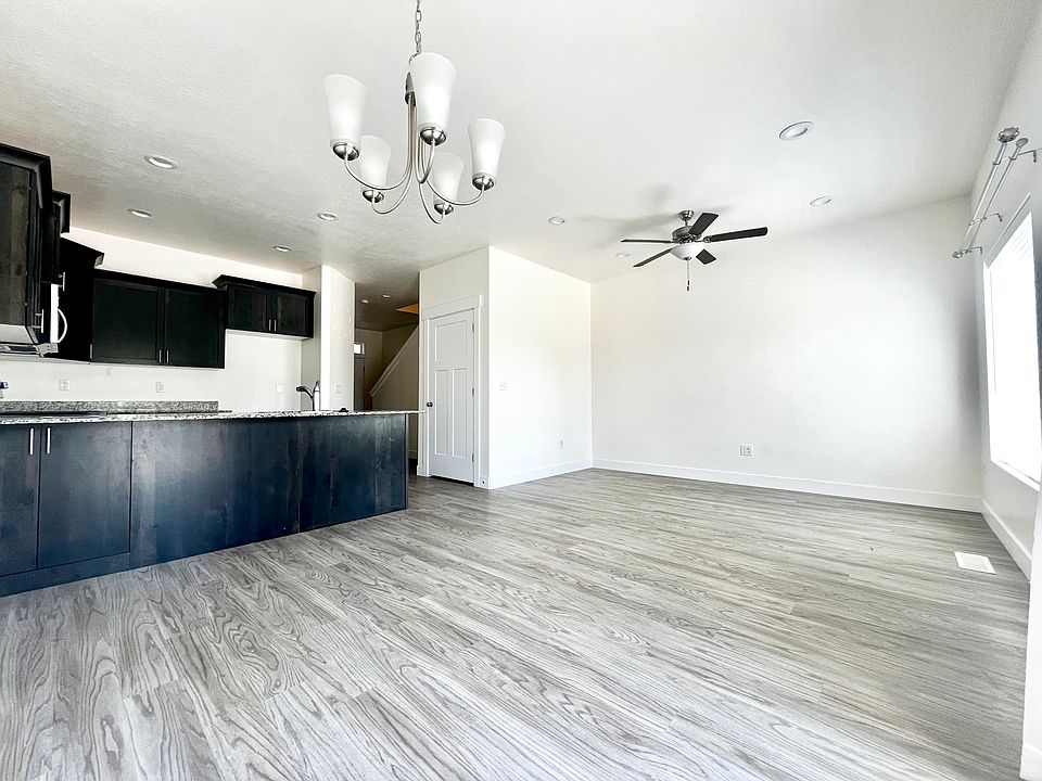 1st image of 873 N Gleneagles Ct W