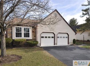 33 Ethan Allen Dr, Monroe Township, NJ 08831