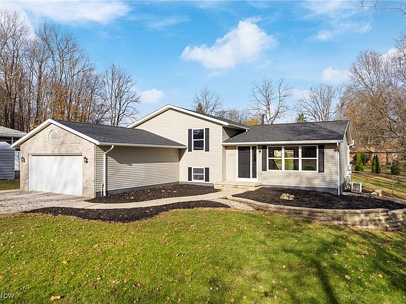 3rd image of 3045 Woodland Pl