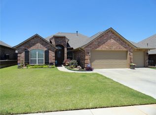 404 Summit Crest Ln, Norman, OK 73071