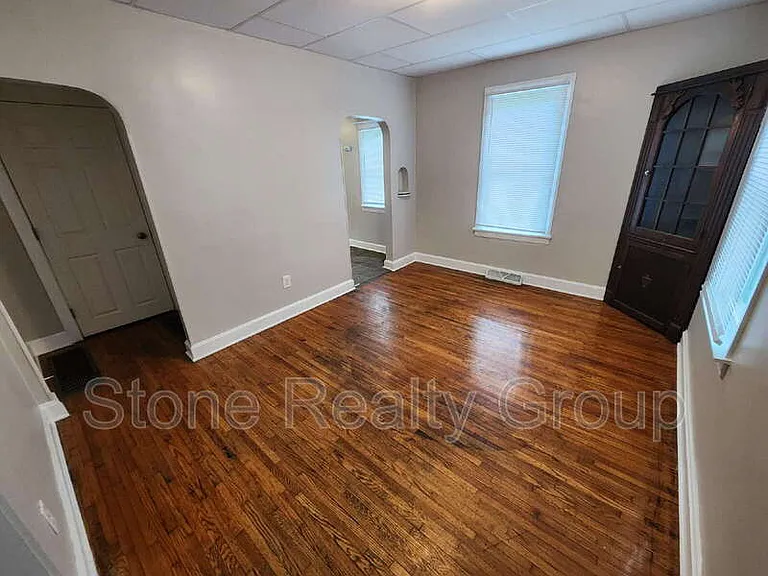 1040 7th Ave — Photo 3