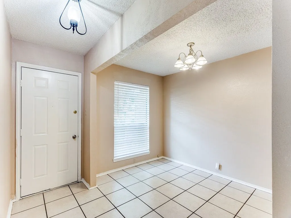3 bed, 2.0 bath, 1530 sqft, $1,675 — Photo 2