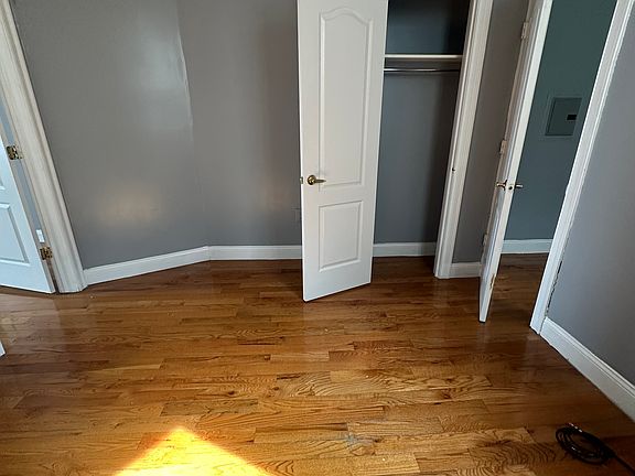 4th image of 915 22nd St #4R