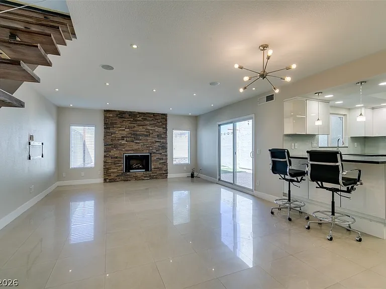5046 Schumann Dr — Photo 4