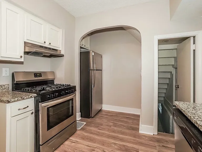 935 Walnut St — Photo 4