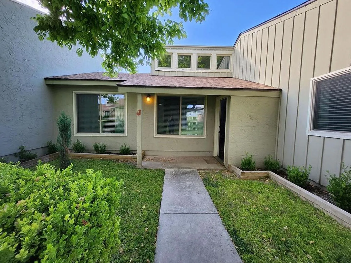 For Lease!! — Photo 1