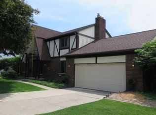 2195 Wayward Dr, Rochester Hills, MI 48309