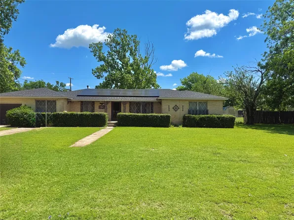 409 10th St, Nocona, TX 76255