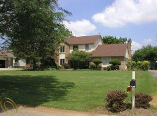 25464 Birchwoods Dr, Novi, MI 48374