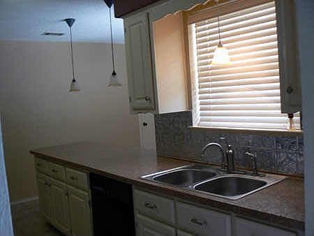 5th image of 943 Cambridge Dr
