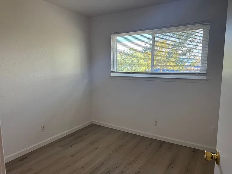 1331 Pomona Ave — Photo 10
