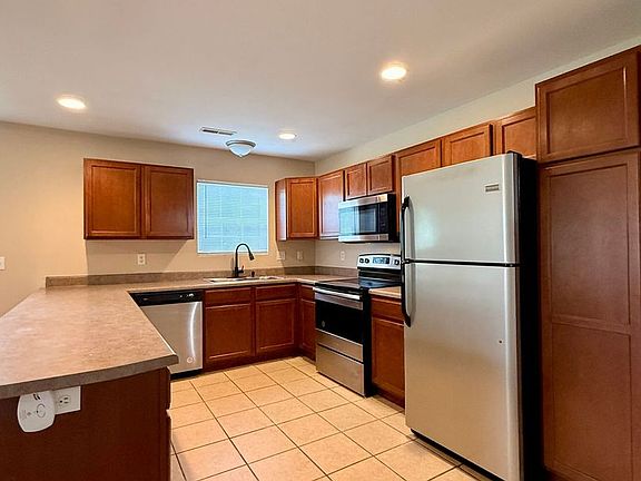 4th image of 200 W Christy Dr #A