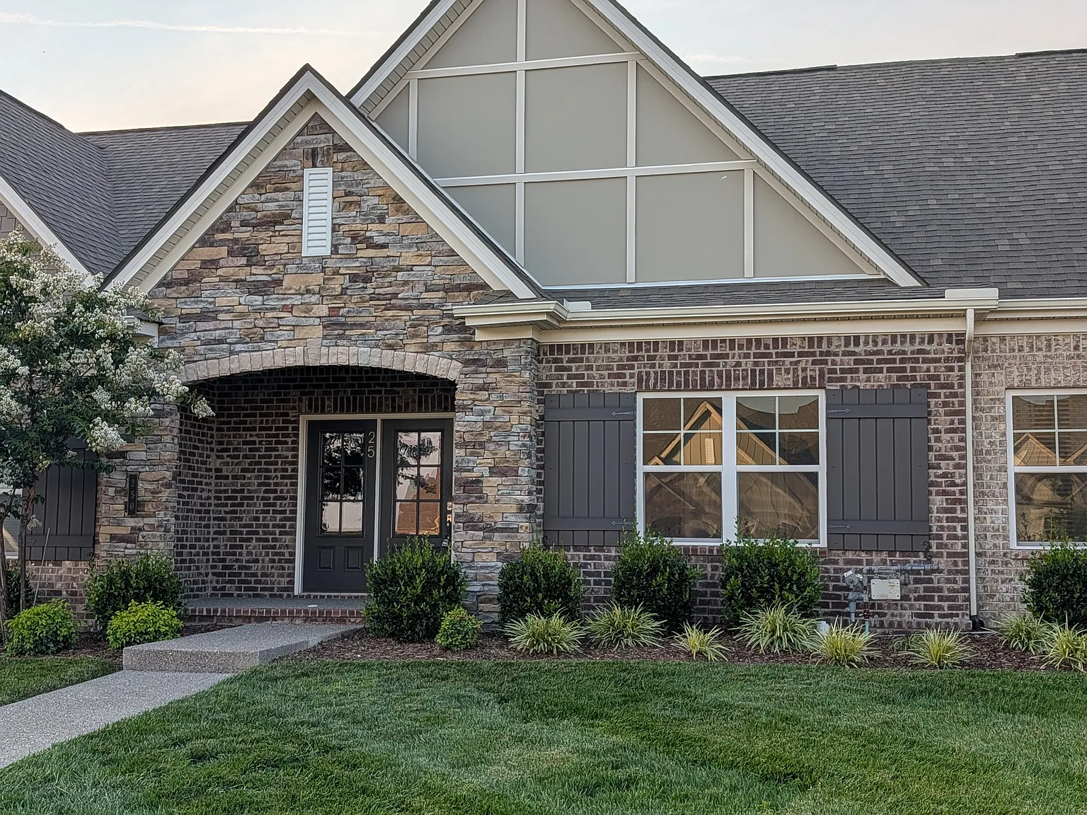 3 bed, 2102 sqft, $2,300 — Photo 4