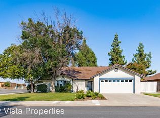 17 Carolina Ave, Clovis, CA 93611