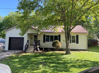 905 Pierce St, Paris, TN 38242