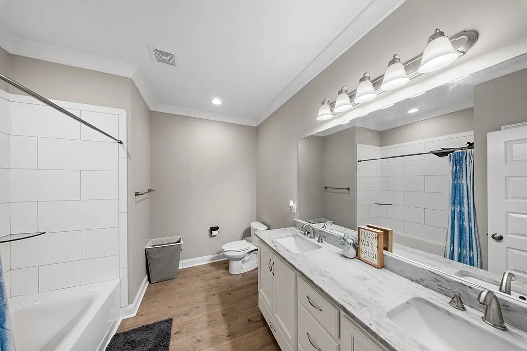 4 bed, 2.0 bath, 2023 sqft, $2,200 — Photo 4