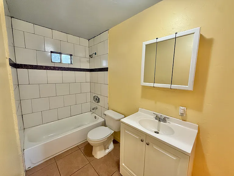 722 S Vaughn Ave — Photo 10