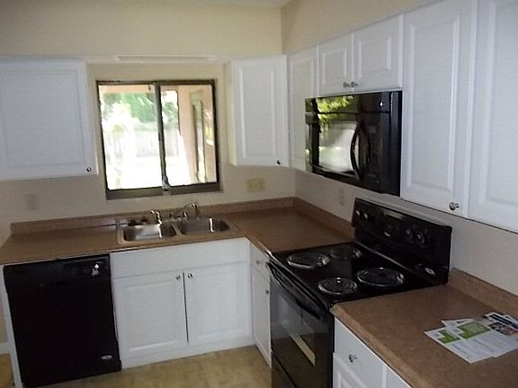3rd image of 24 Wellwater Dr