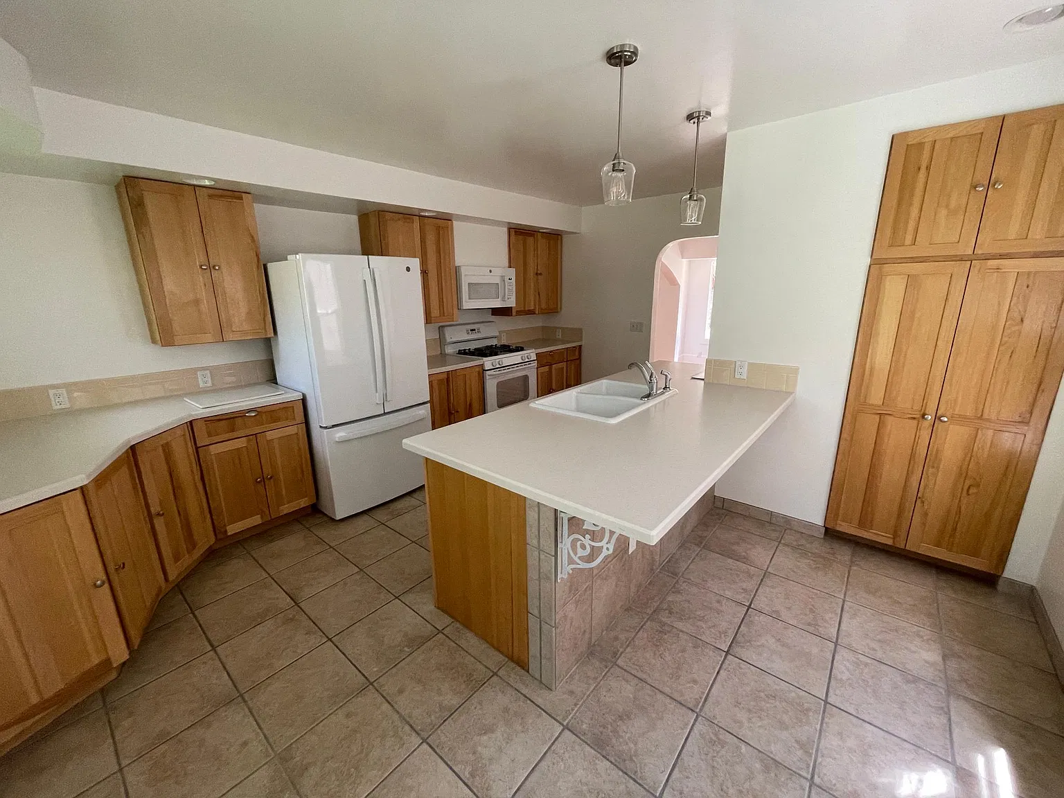 3 bed, 1200 sqft, $5,300 — Photo 3