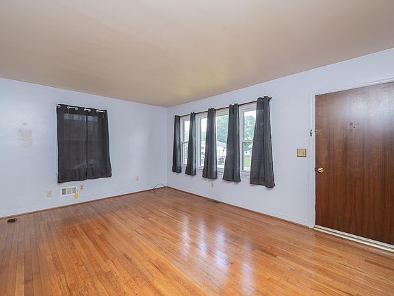 5th image of 109 Clemson Ave