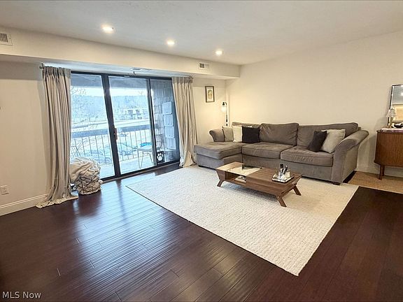3rd image of 9650 Cove Dr Unit F10