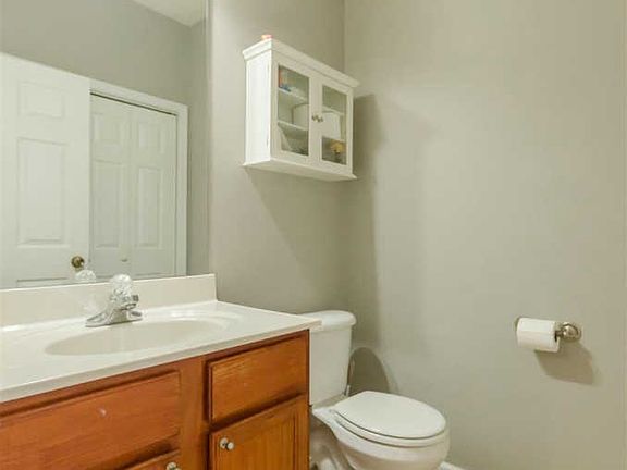 5th image of 34 Pearl Chambers Dr