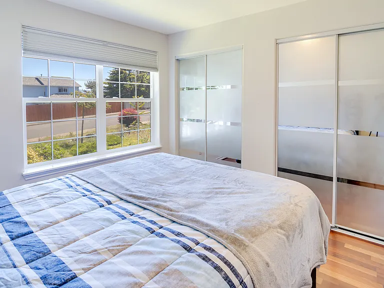5529 NE Voyage Ave — Photo 31