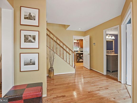 2nd image of 5 Hollyberry Ct