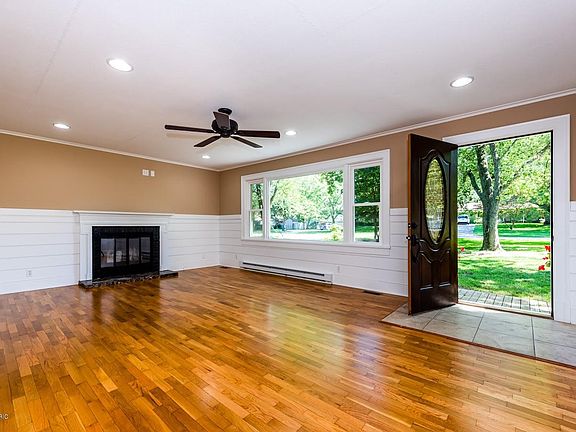 5th image of 3300 W Valley View Dr