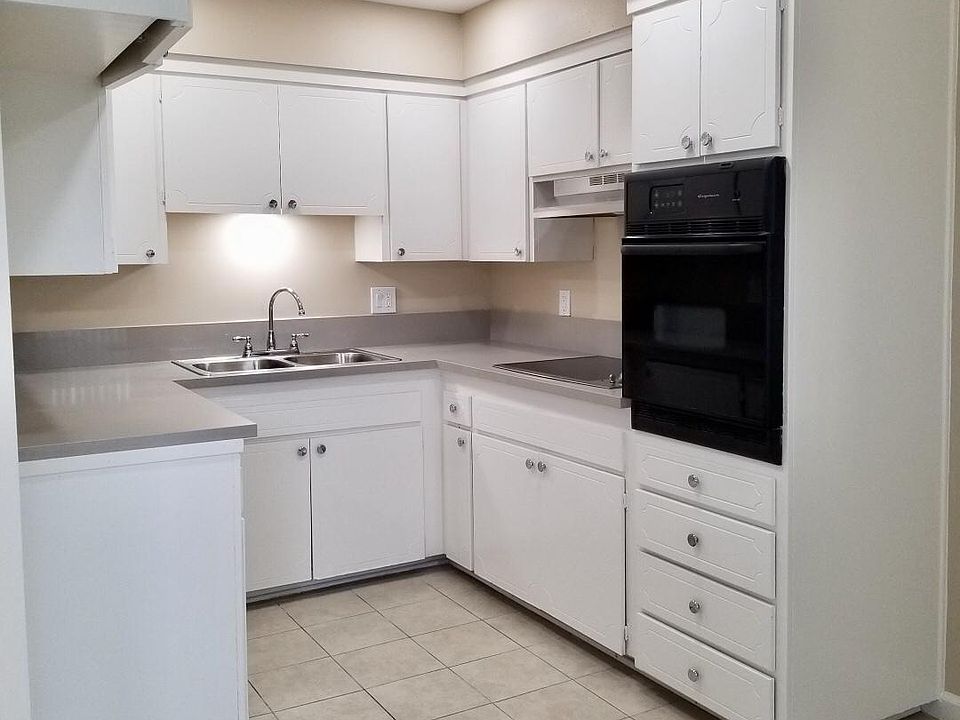 Beautiful new quartz counters, stove, and lighting!