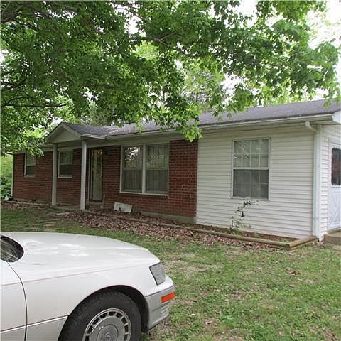 1st image of 205 Locust Dr