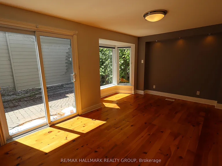 21 Electric St — Photo 13