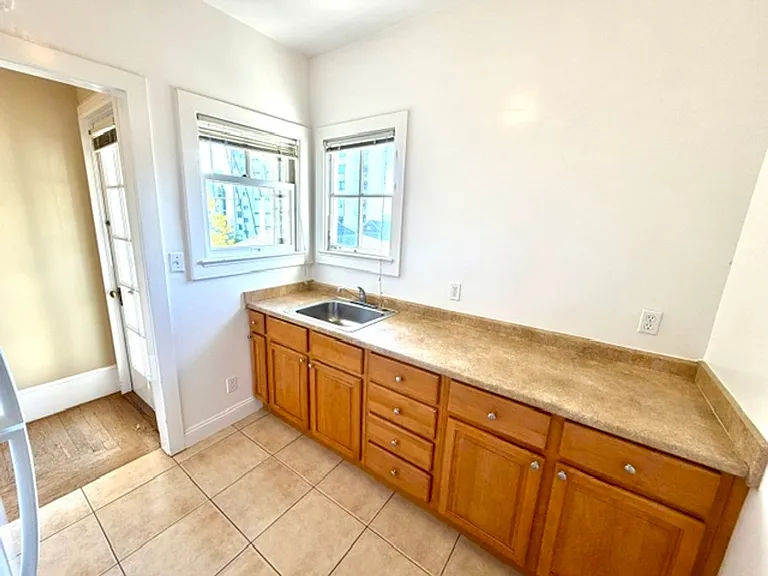 2409 College Ave — Photo 37