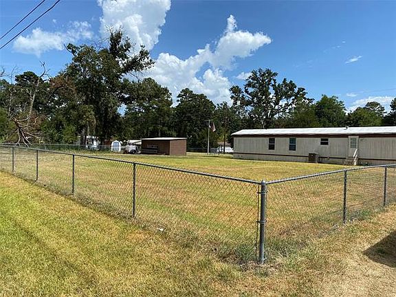 2nd image of 21528 Ravenwood Dr