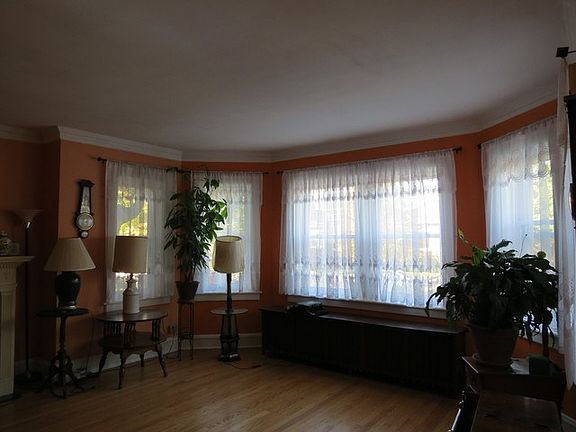 3rd image of 5423 W Hutchinson St