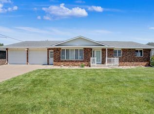 406 1st St SW, Epworth, IA 52045