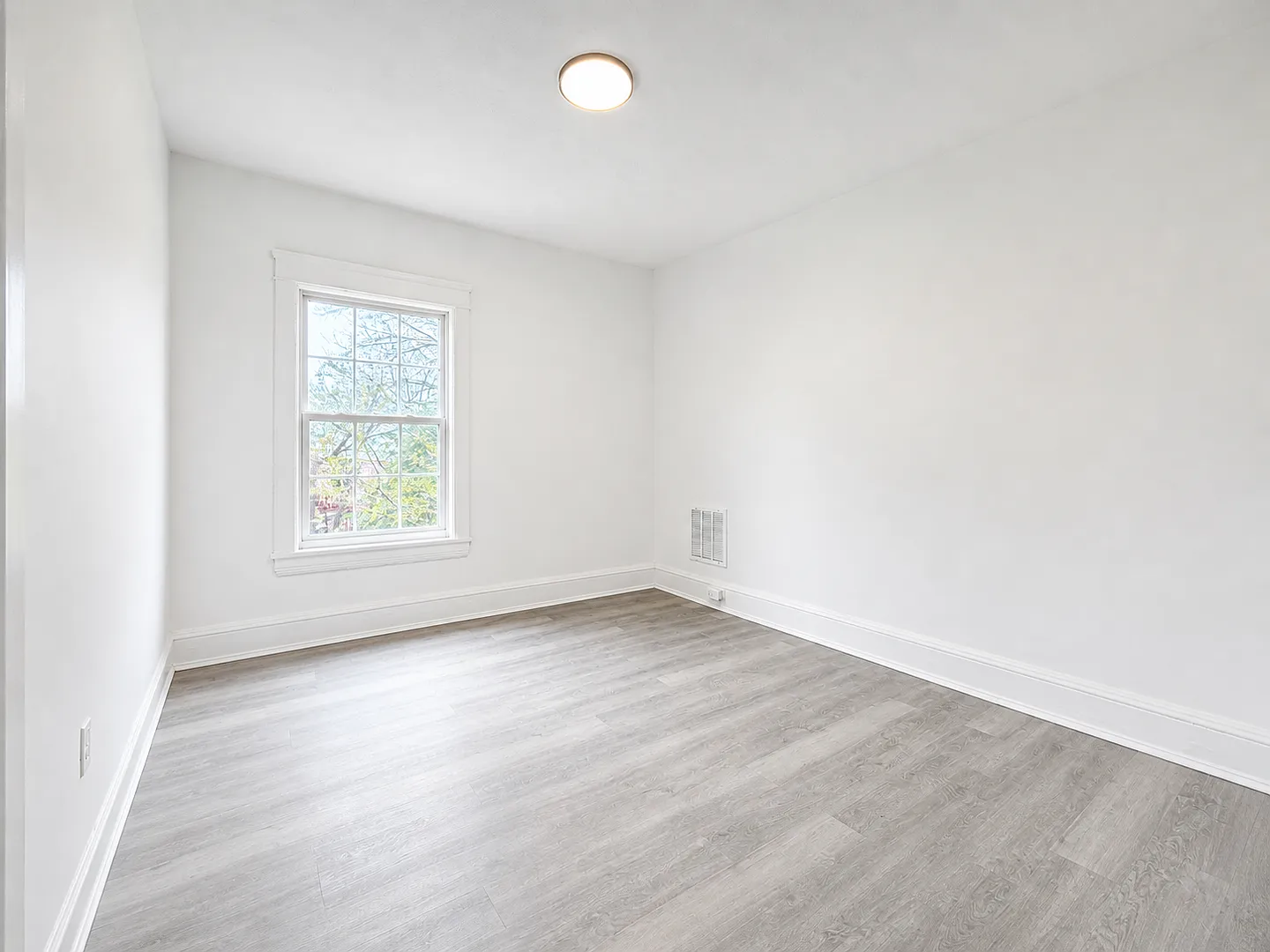 1825 Lakeview Ave — Photo 3