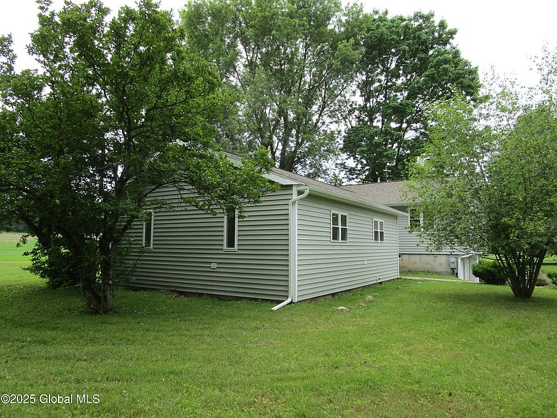 4th image of 556 Cottrell Road