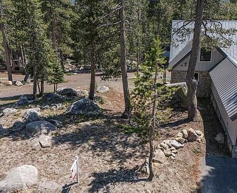 3rd image of 21131 Donner Pass Rd
