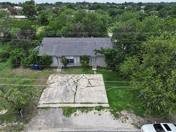 3rd image of 427-429 Zachry Dr