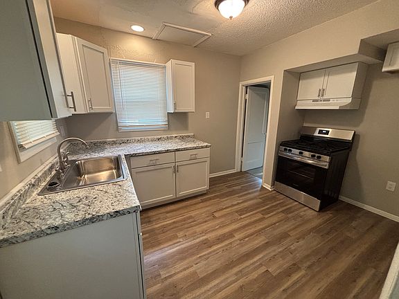 5th image of 3524 Leybourn Ave