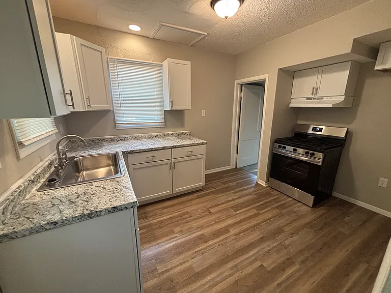 3524 Leybourn Ave — Photo 5