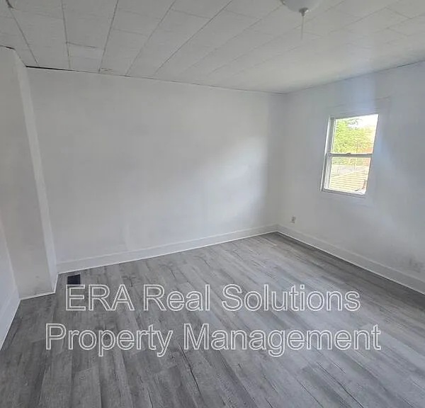 150 S Cypress Ave — Photo 25