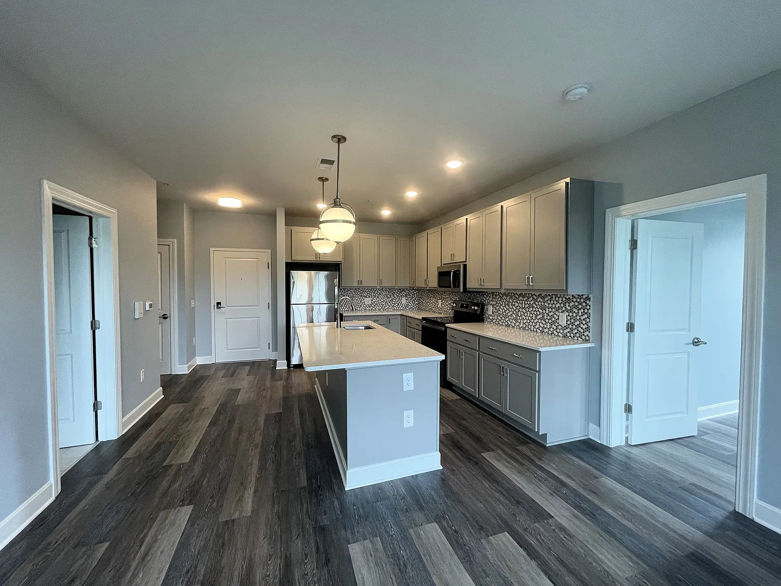 2 bed, 1194 sqft, $1,900 — Photo 2